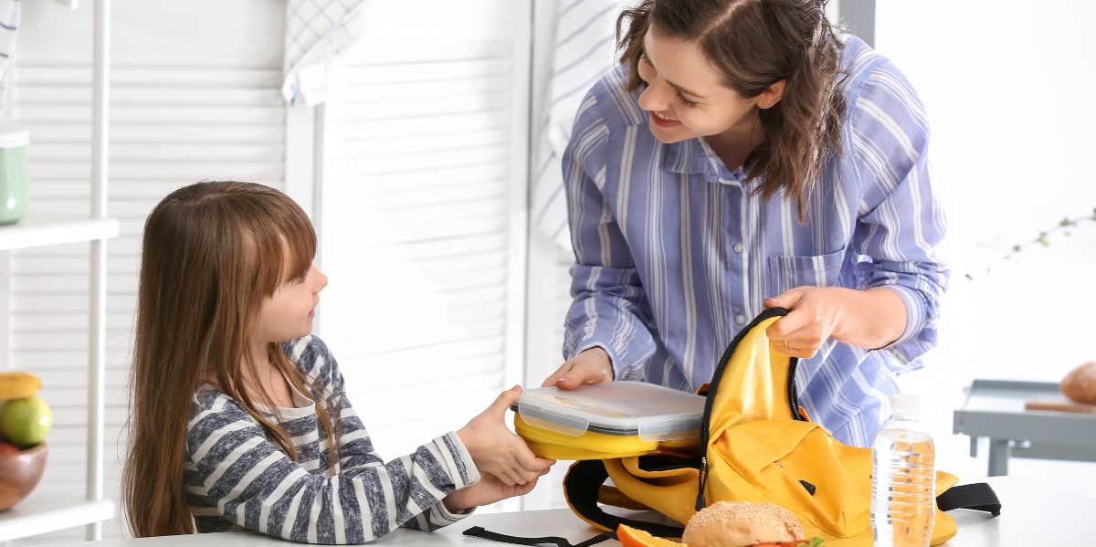 mom, daughter, lunchbox