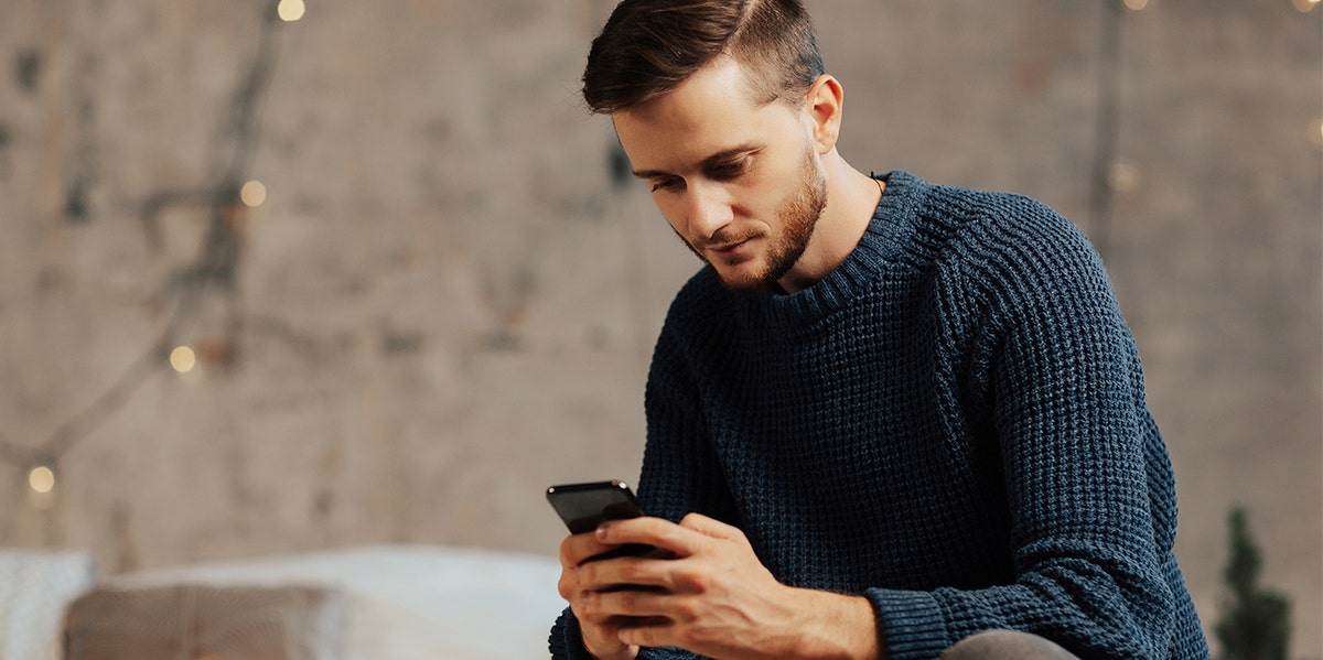 Decoding What A Guy's Text Means When You're Dating Someone New man texting