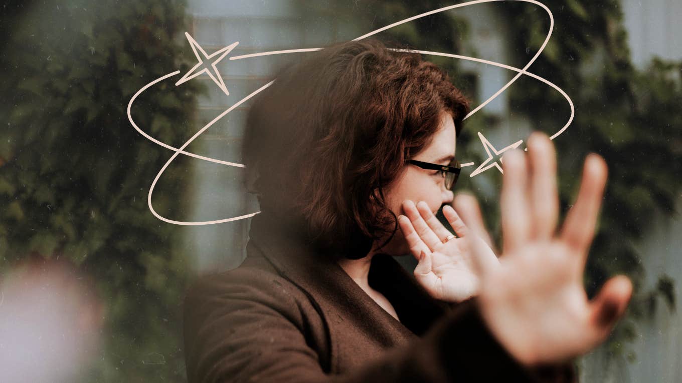 Psychologist Reveals The 6 Mental Habits Making You Insecure Insecure woman, shying away from something different