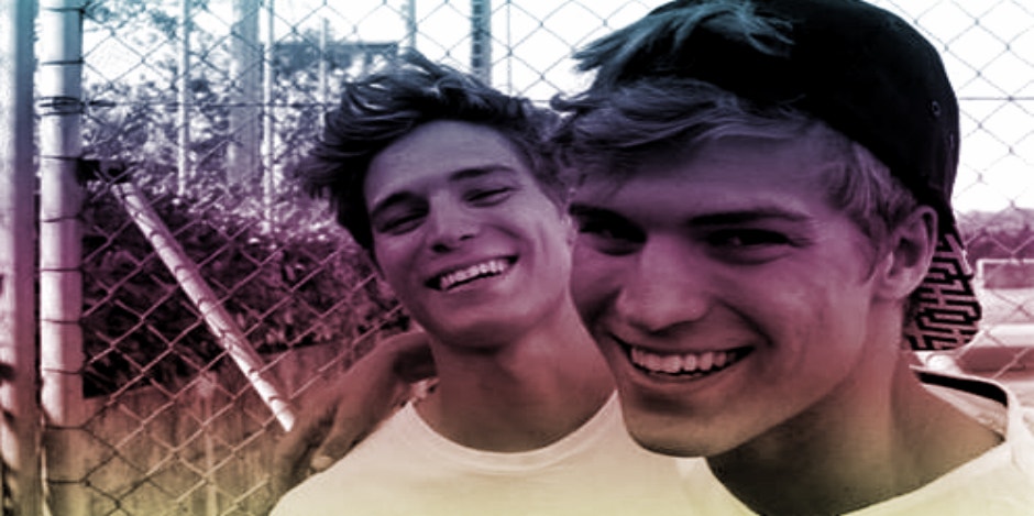 7 Signs You Might Not Be Totally Straight 7 Signs You Might Not Be Totally Straight