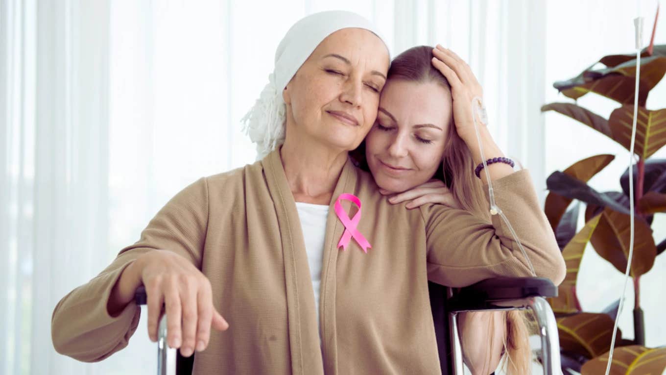 Mom Asks Teen Daughter To Cut Off All Her Hair To Use As A Wig After Losing Her Hair Due To Cancer Treatments daughter hugging mom with cancer