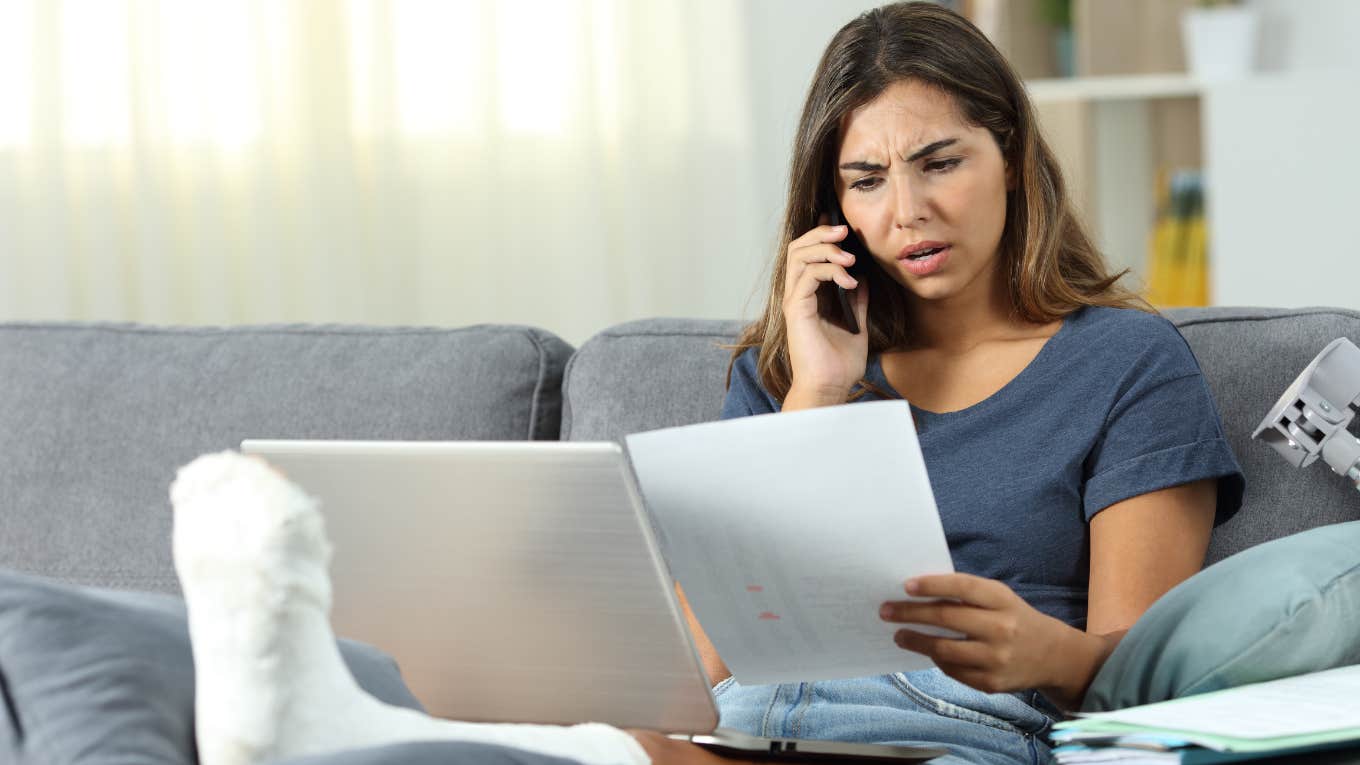 Mom Got Her Hospital Bills Lowered With A Debt Collector's Trick woman trying to get her hospital bills lowered