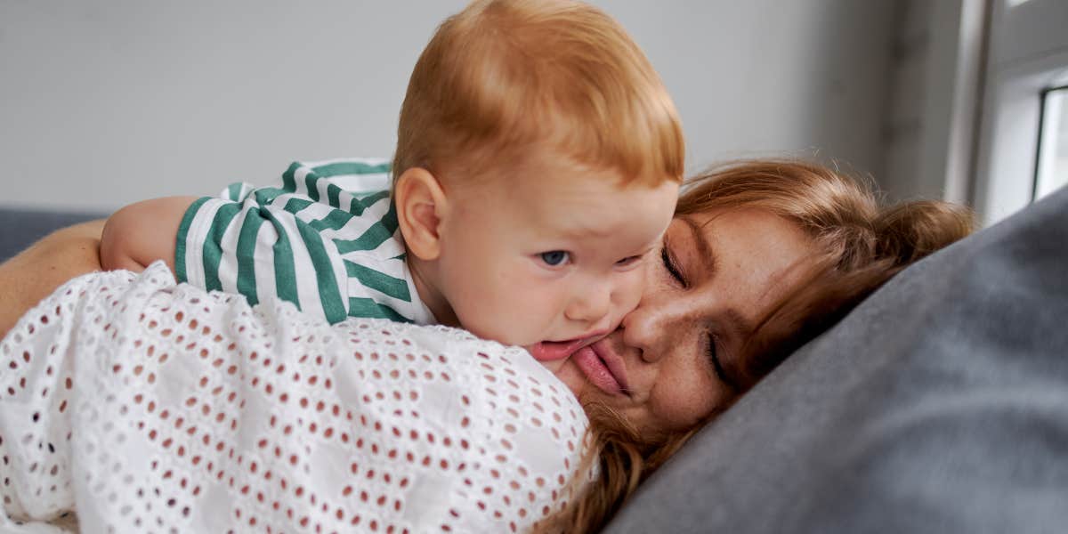 Mom Asks If She's Wrong For Being Too Tired To Bathe Her 3-Year-Old For A Month Mom cuddling toddler