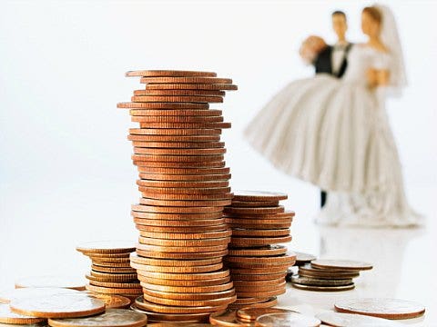 What's Better For Finances: Getting Married Or Staying Single? What's Better For Finances: Getting Married Or Staying Single?