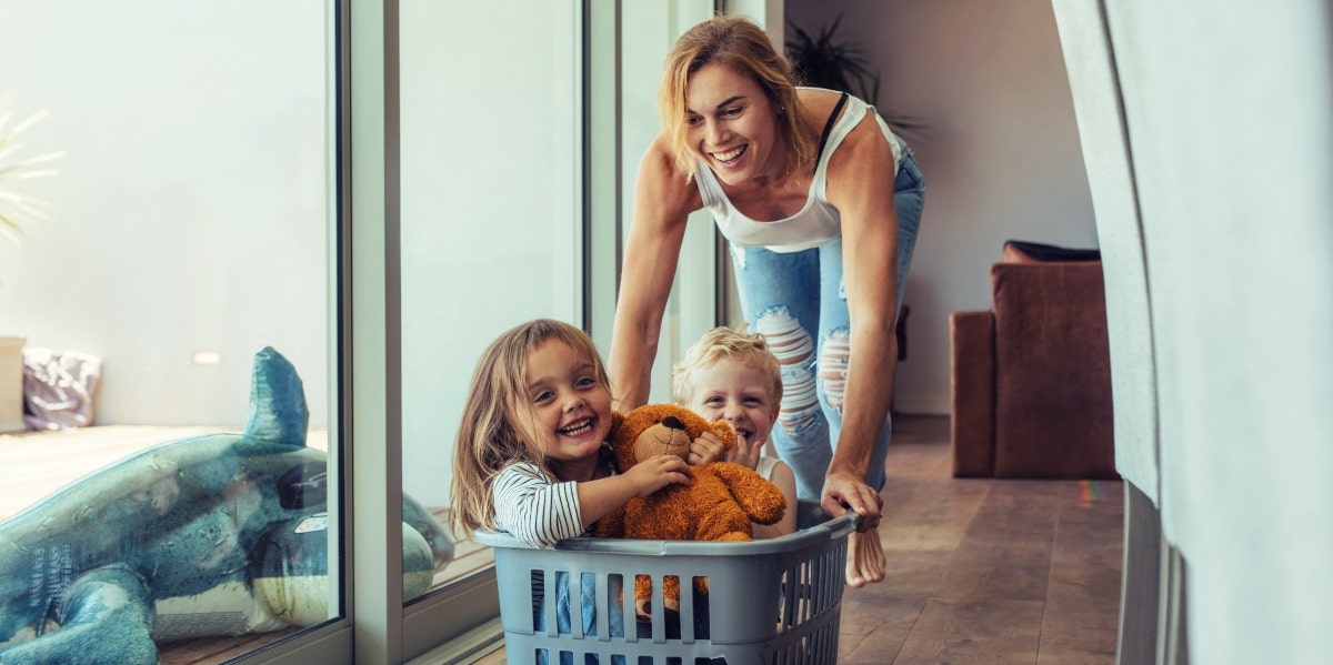 motivation to get organized mom playing with kids