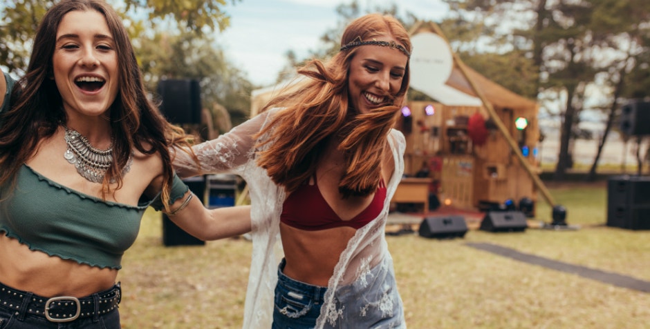 How To Pick Someone Up At A Summer Music Festival How To Pick Someone Up At A Summer Music Festival