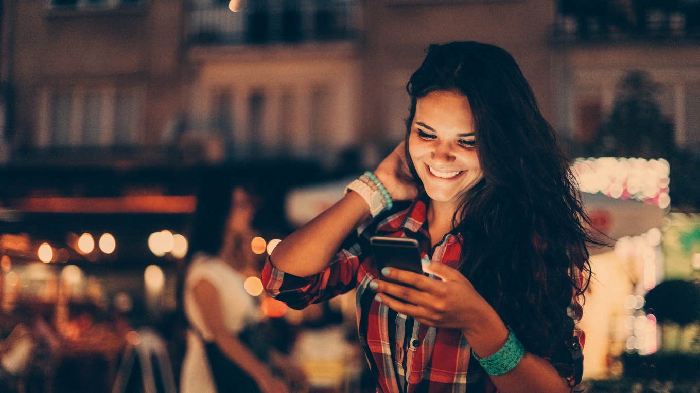 woman out with her friends texting casually 