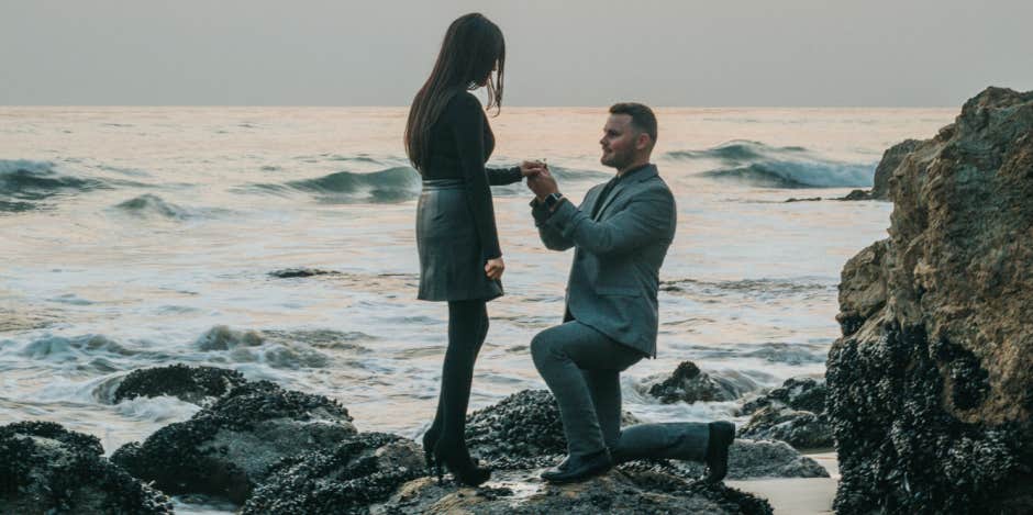 How To Propose The Right Away, According To Real Couples How To Propose The Right Away, According To Real Couples