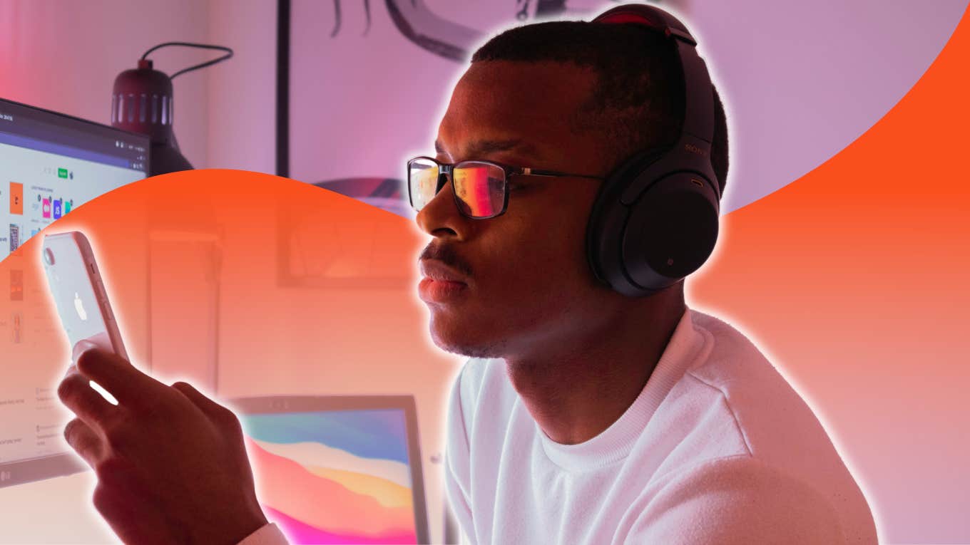9 Tiny Things The Most Focused People Never Do Man getting distracted while working