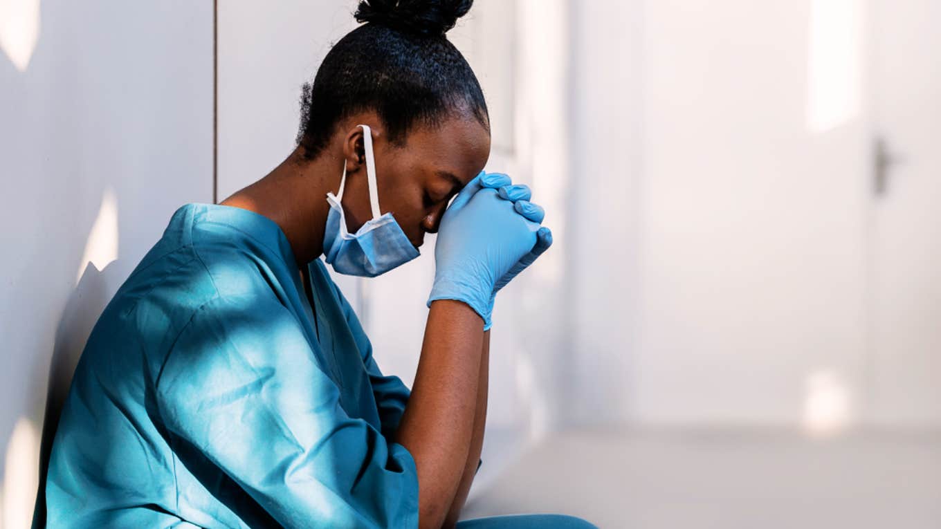 Adult Nursing Student Kicked Out Of Class After Refusing To Hand Her Phone To Her Teacher nursing student, class, phone, school