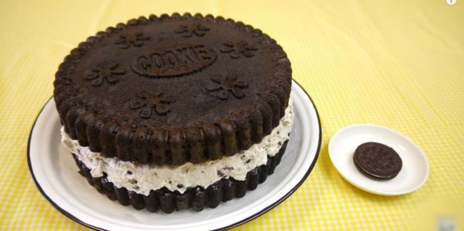 giant oreo cake