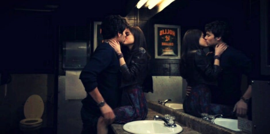 ezra and aria pretty little liars