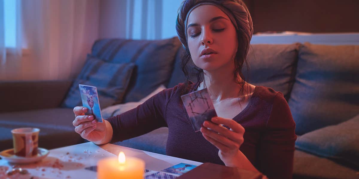 Oracle Cards Vs. Tarot Cards: 4 Differences oracle