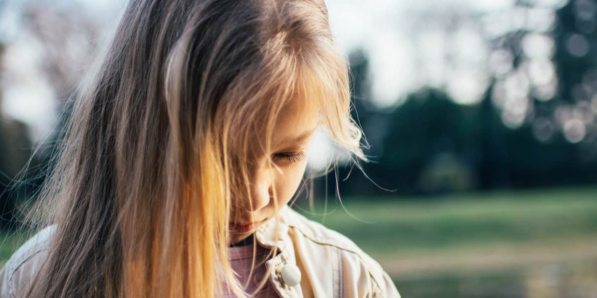 Kids With Low Self-Esteem Get It From Their Parents, Says Science insecure little girl