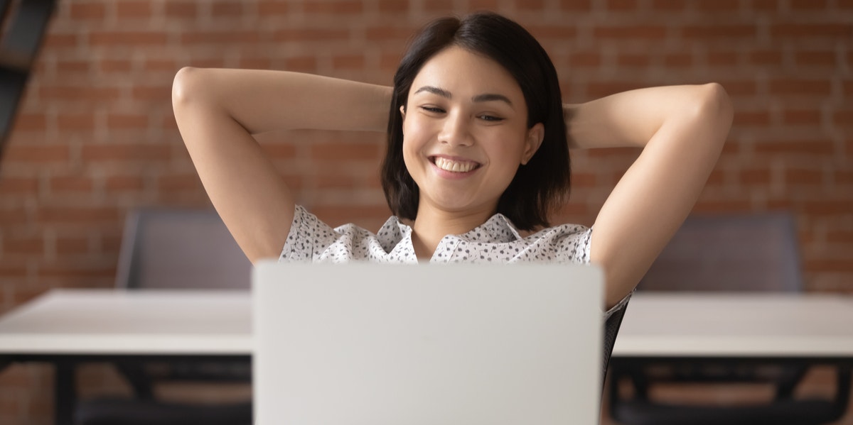 4 Mental Tricks For Developing Patience In High-Stress Situations woman working