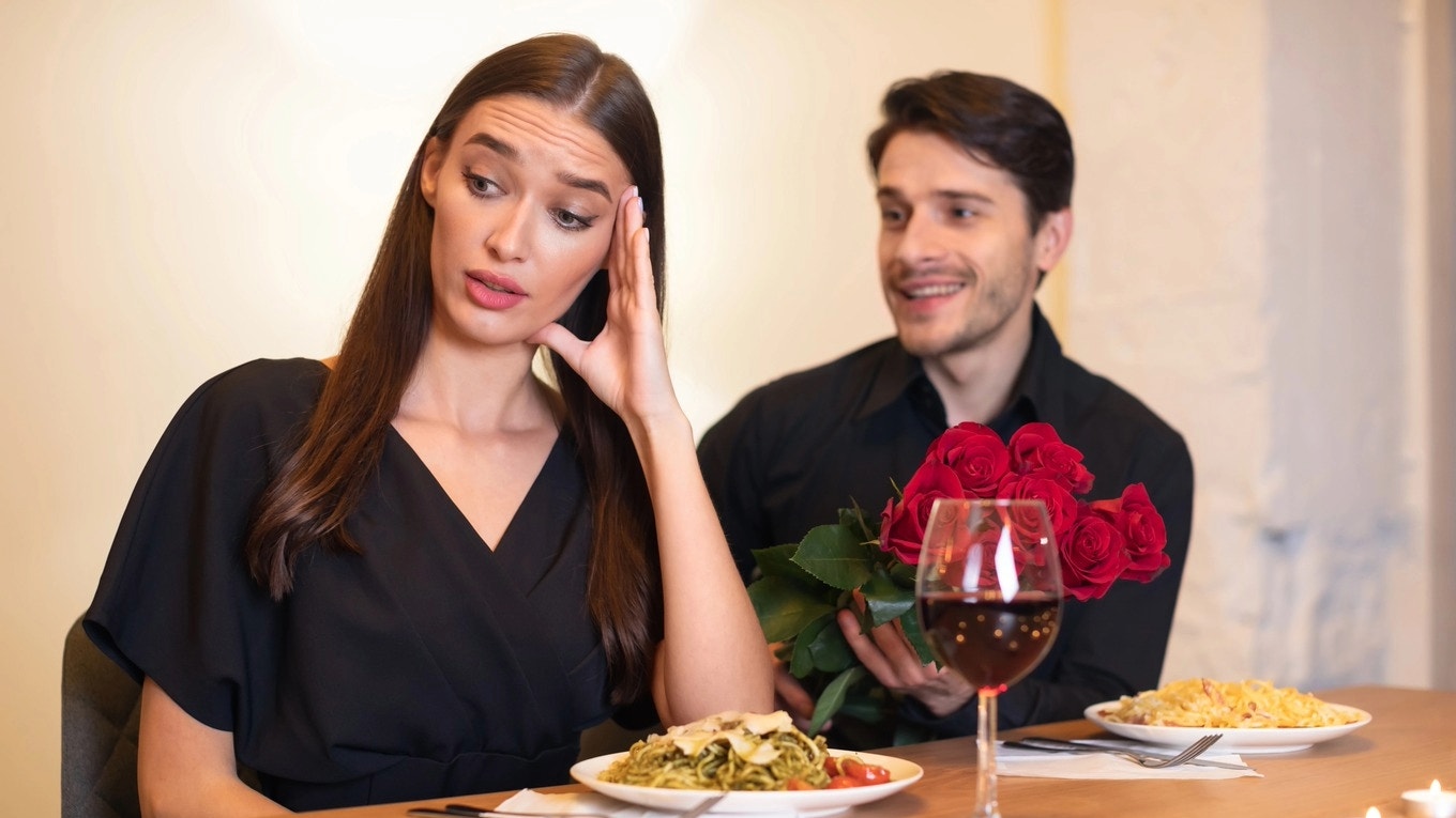 Woman Accused Of Being 'Manipulative' After Sharing The Hack She Uses To Shame Men For Not Paying On The First Date woman and man on first date