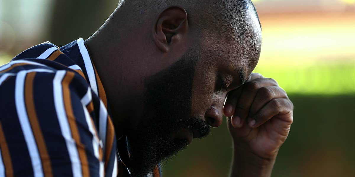 22 Anonymous People Share What They Regret Most In Life regretful man