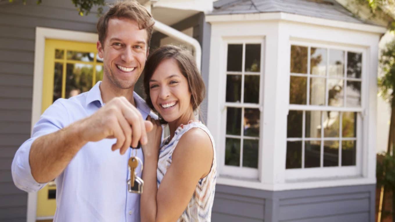 Personality Test: Where Should You Build Your Dream Home couple with keys to the home