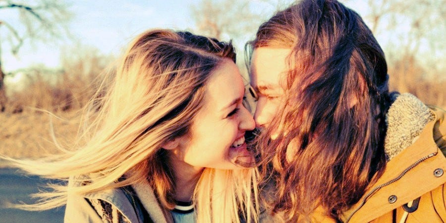 You And Your BF Share Brainwaves, Says Science You And Your BF Share Brainwaves, Says Science