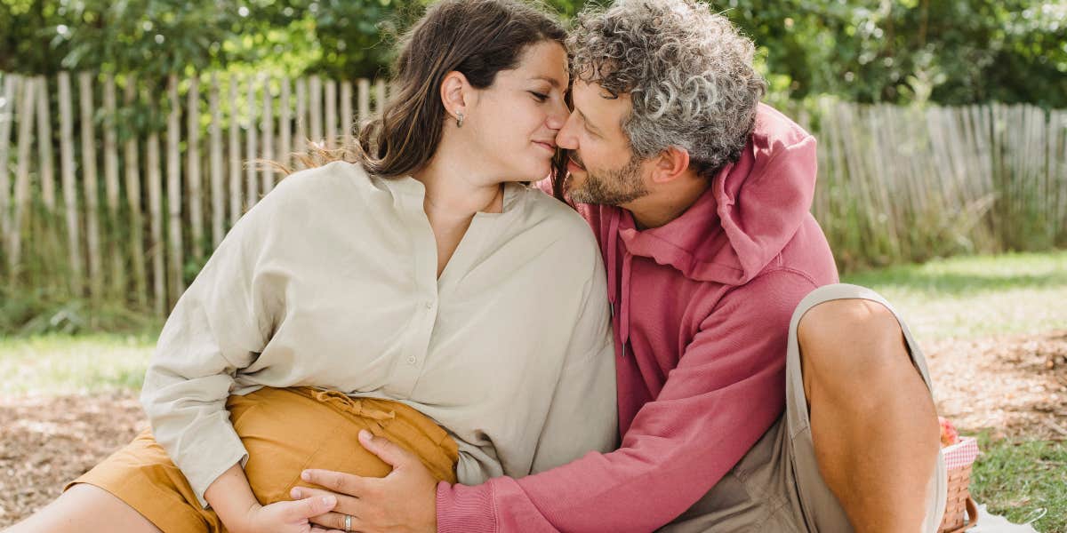 Pregnant couple having a picnic