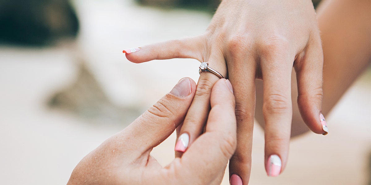 The One Marriage Proposal Video You Need To See (Involving A Bus And A Robot) The One Marriage Proposal Video You Need To See (Involving A Bus And A Robot)