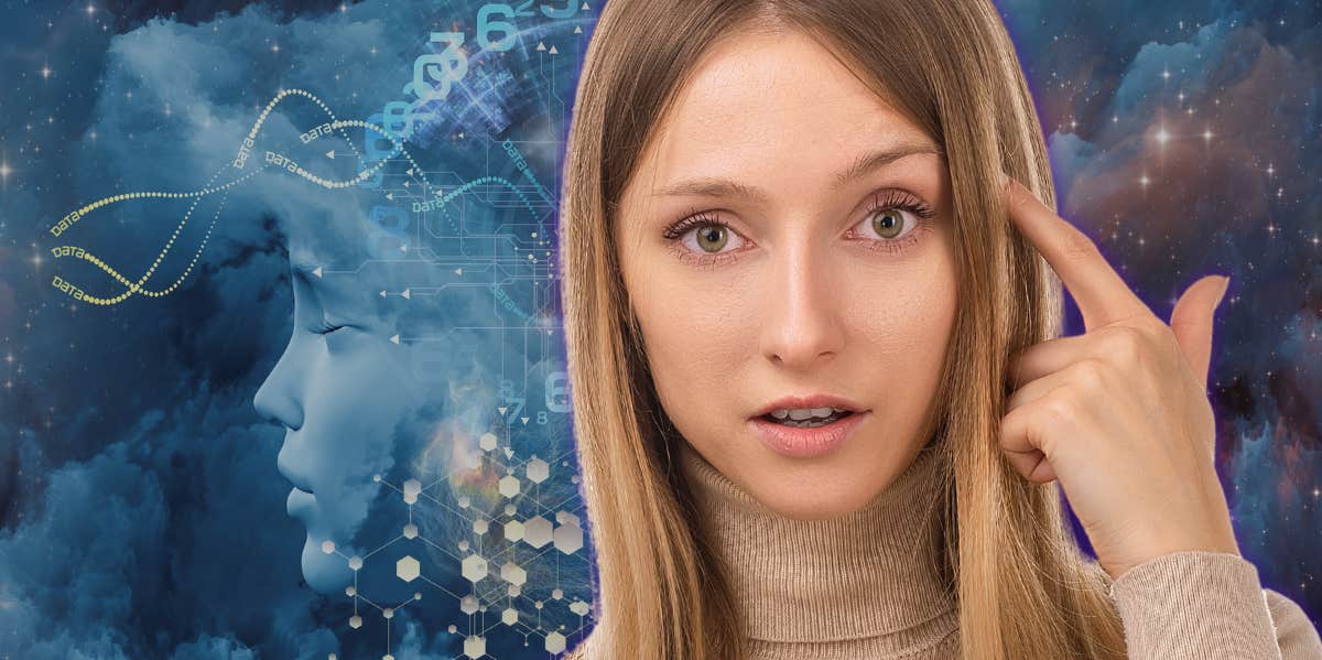 5 Psychology Tricks To Read Minds woman pointing to head