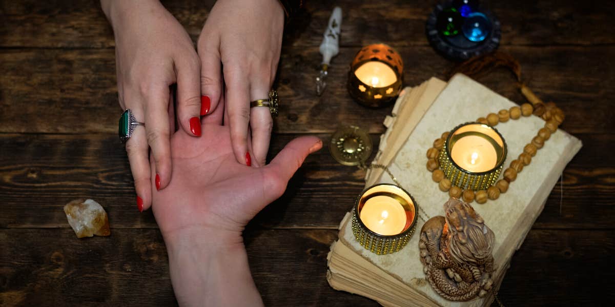 What The Bracelet Lines On Your Wrist Really Mean rascette lines