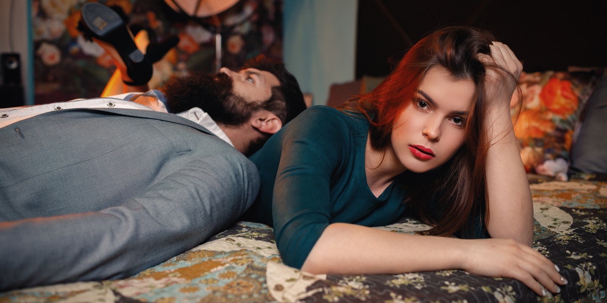 5 Sneaky Warning Signs That Mean Your Relationship Is In Big Trouble couple on bed