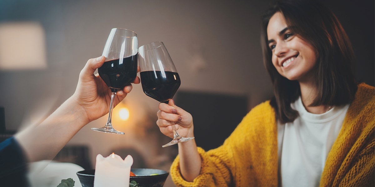 5 Healthy Reasons To Drink Red Wine Every Single Night drinking red wine at dinner