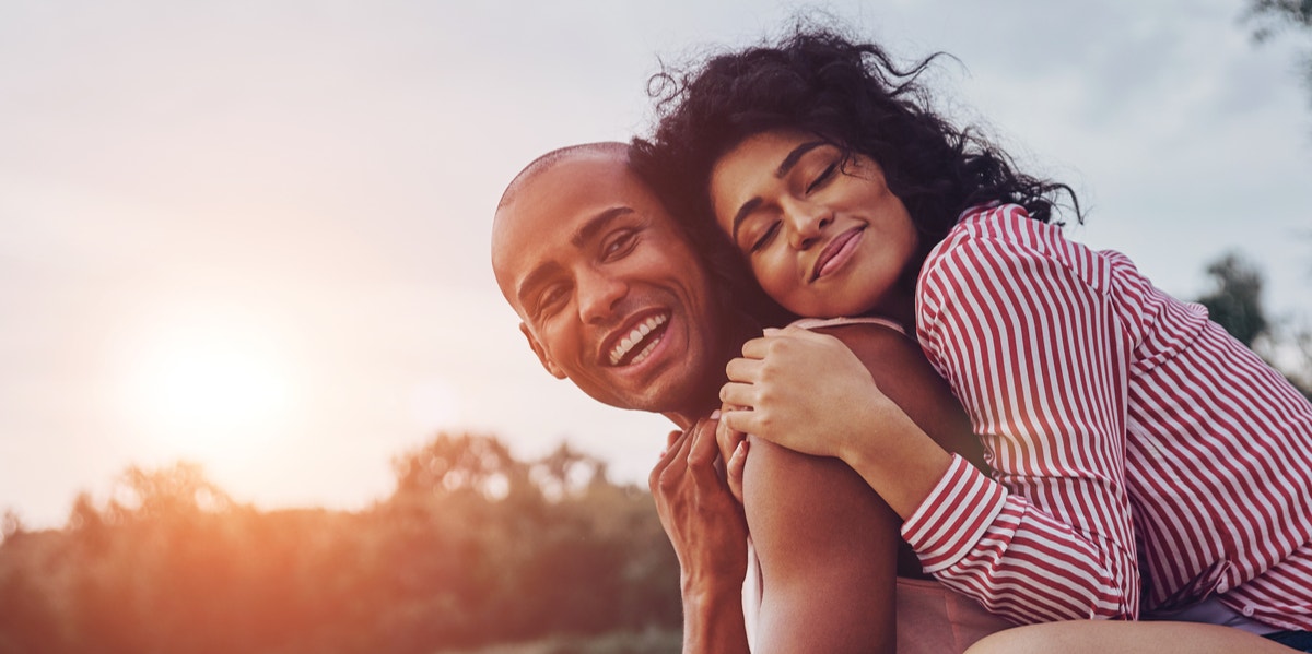 Signs Your Relationship Is Healthier Than 98% Of Other Couples happy couple smiling