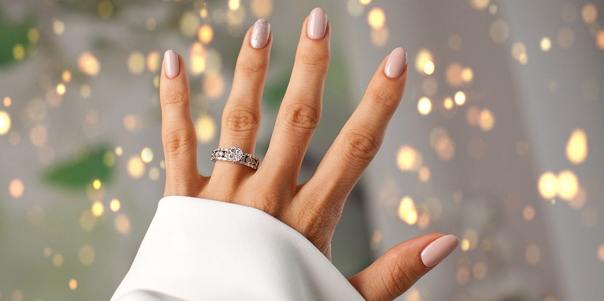 The Weird Thing Your Ring Finger Length Says About Your Personality hand and fingers