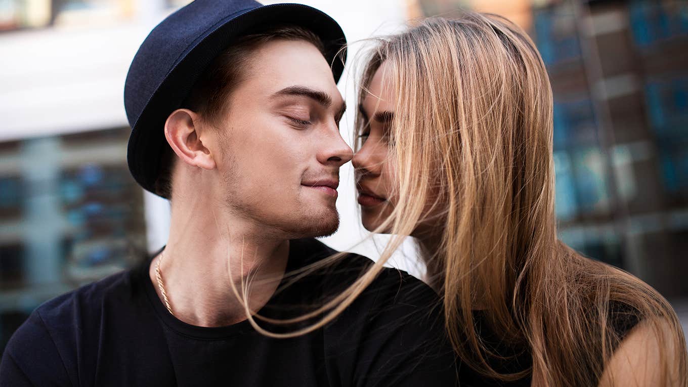 5 Shameful Relationship Secrets You Can Learn From Professional Romance Scammers man and woman close to each other