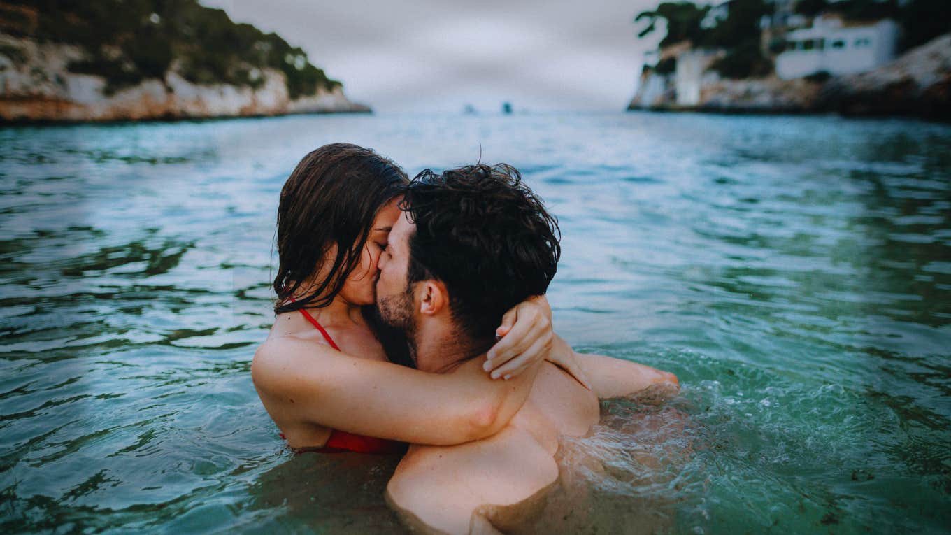 7 Fascinating Things 'Rule 34' Explains About Your Sexuality couple kissing