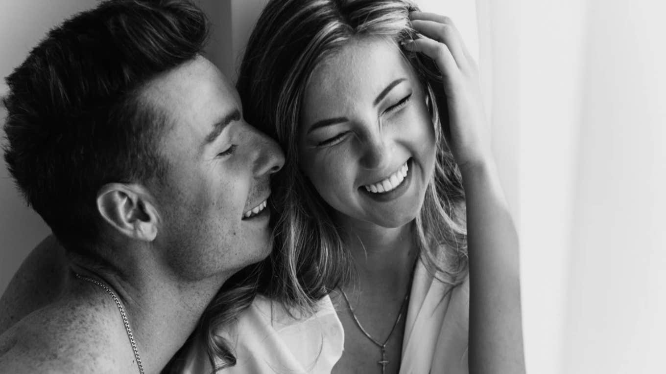 15 Seemingly Minor Things That Mean The World To Women smiling couple