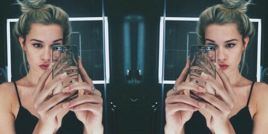 How To Send Sexy Selfies WITHOUT Getting Yourself In Trouble