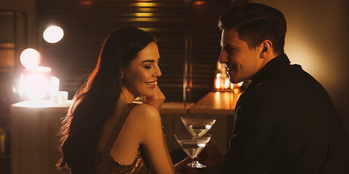 What Sexual Attraction Feels Like: 10 Signs To Look For woman and man flirting