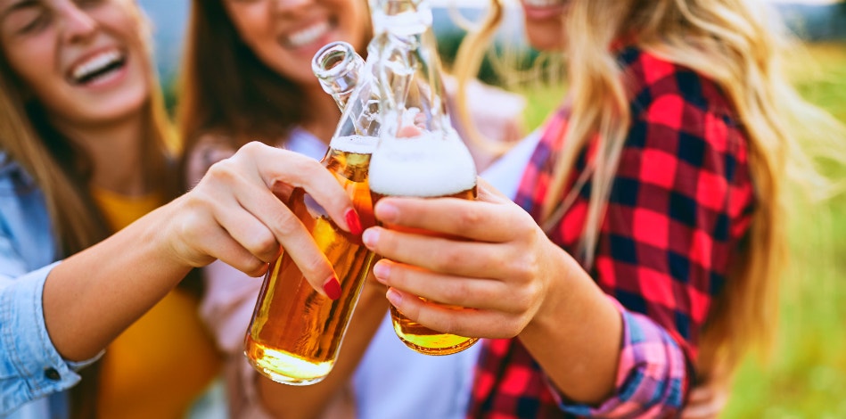 5 Truths About Loving A Girl Who Drinks Beer