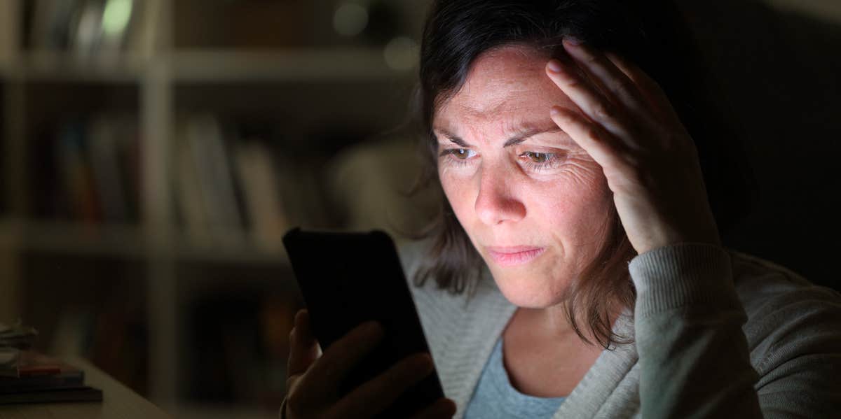 The Shocking Photo That Saved This Mom's Life From Breast Cancer woman looking at computer screen