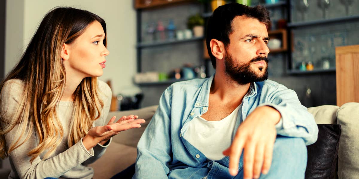 How To Know When You Should And Shouldn't Apologize woman apologizing to her boyfriend while sitting on the couch