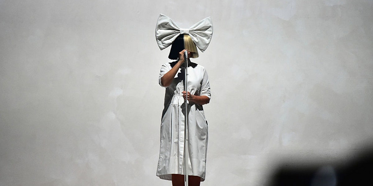 What Does Sia's Face Look Like?