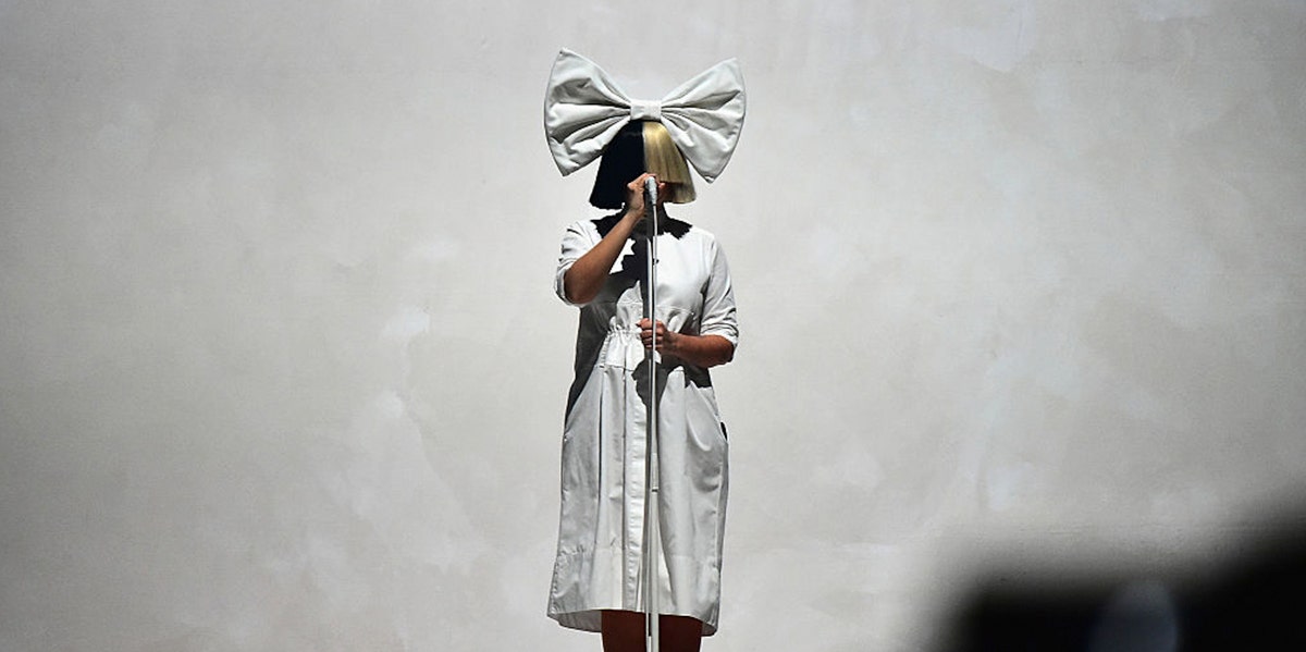 What Does Sia's Face Look Like? What Does Sia's Face Look Like?