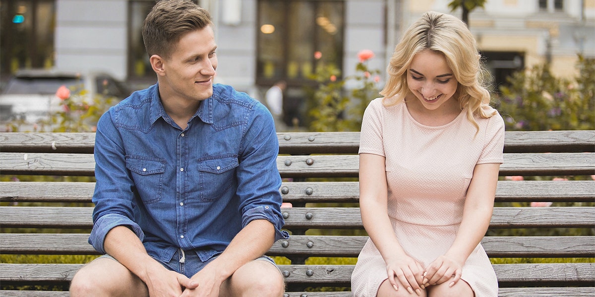 20 Obvious Signs A Guy Has Never Had A Girlfriend woman flirting with a guy who never had a girlfriend