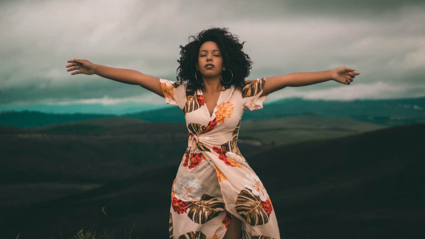 5 Signs From The Universe That It's Time To Make A Big Change In Your Life free liberated woman arms open