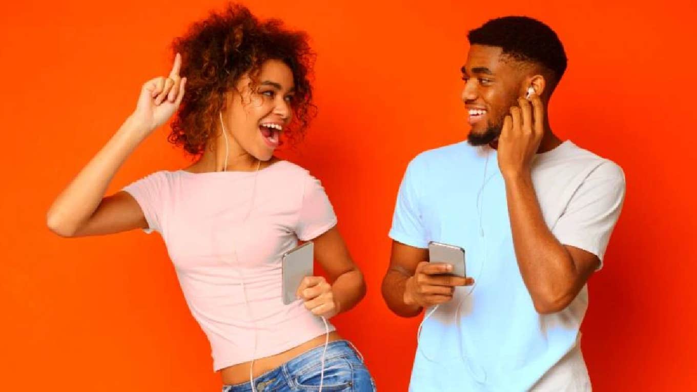 Confusing But Sure Signs A Guy Is Crushing On You guy crushing on girl