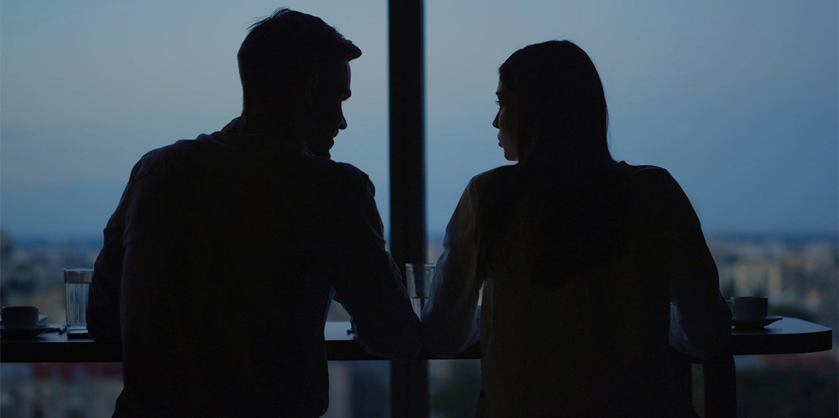 9 Early Red Flags He's Not Boyfriend Material man and woman talking