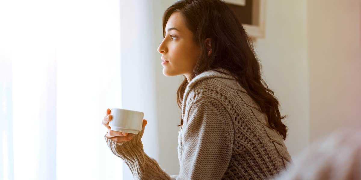 7 Signs Of Binge Thinking woman thinking