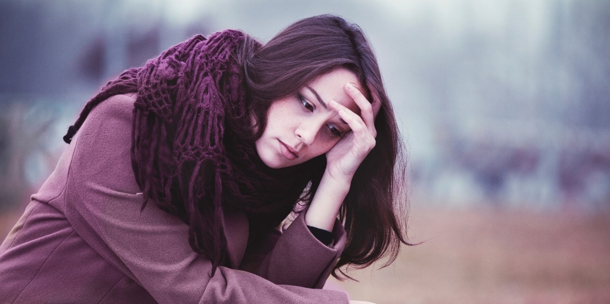 5 Signs Of Gaslighting You Need To Watch Out For With Master Manipulators woman experiencing gaslighting in relationship