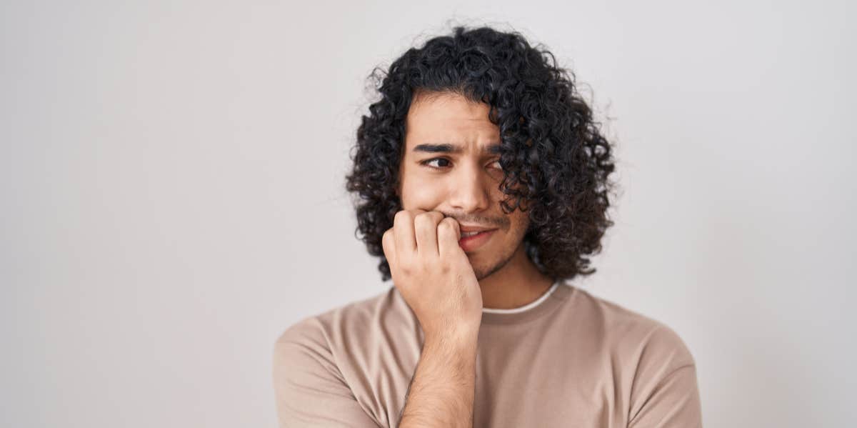7 Harsh Signs A Person Is Afraid Of Success timid man