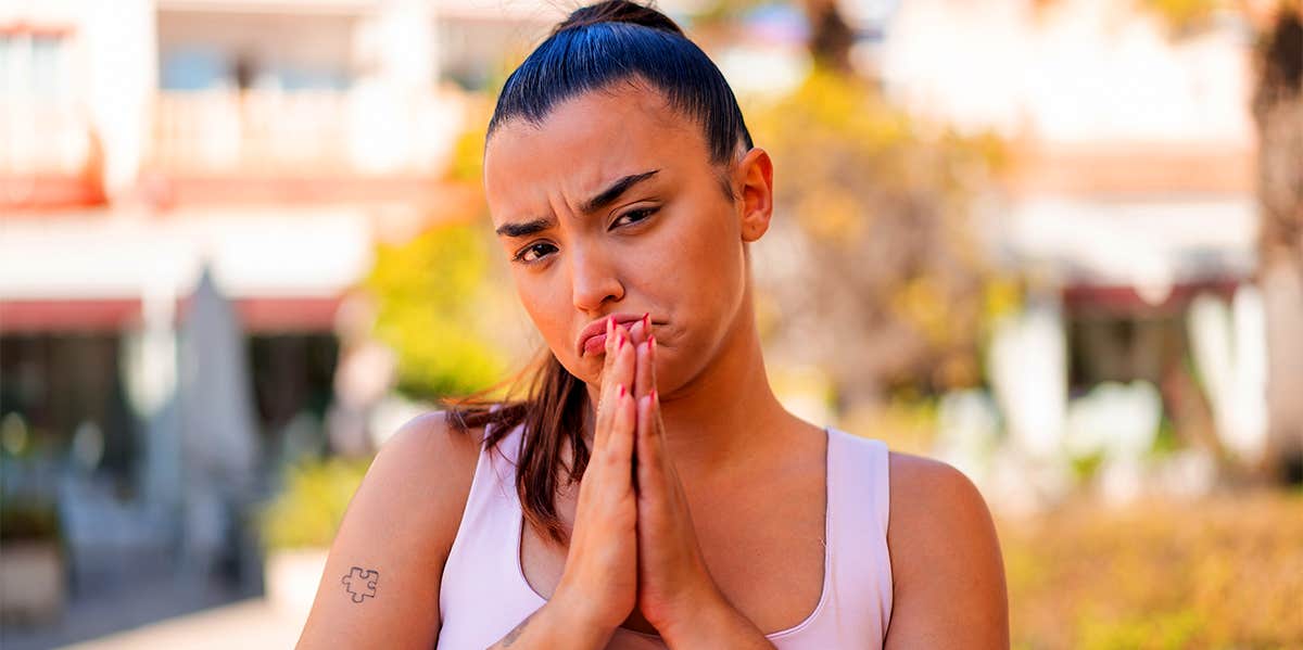 9 Signs Someone Is Low-Key Desperate desperate girl begging
