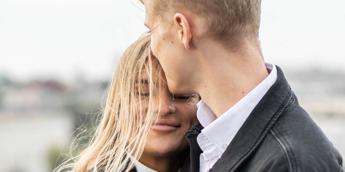 What Is Love Bombing And What Are The Signs Of Love Bombing? couple hugging